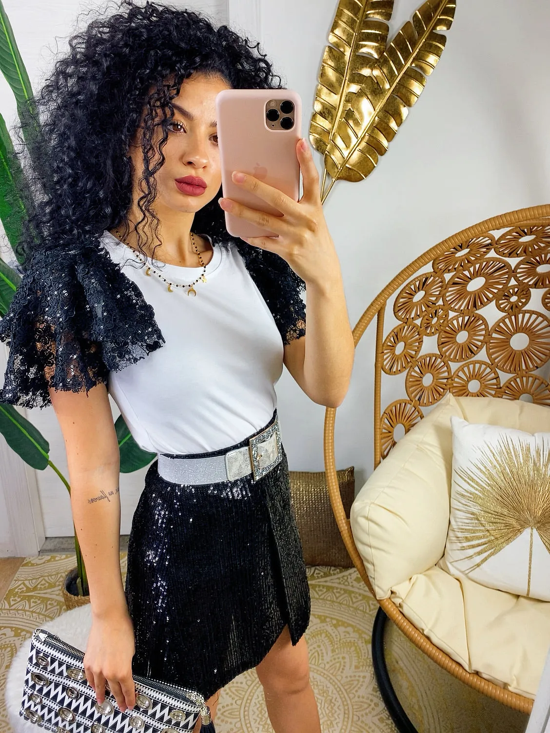 T- shirt con fiori  manica bombata nera